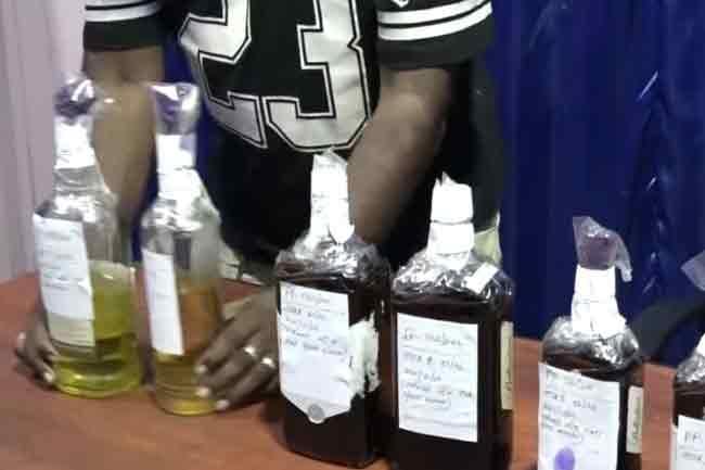 සමාජ ශාලාවකට පෙට්‍රල් බෝම්බ ප්‍රහාරයක් එල්ල කිරීමට සූදානමින් සිටි පිරිසක් කොටු