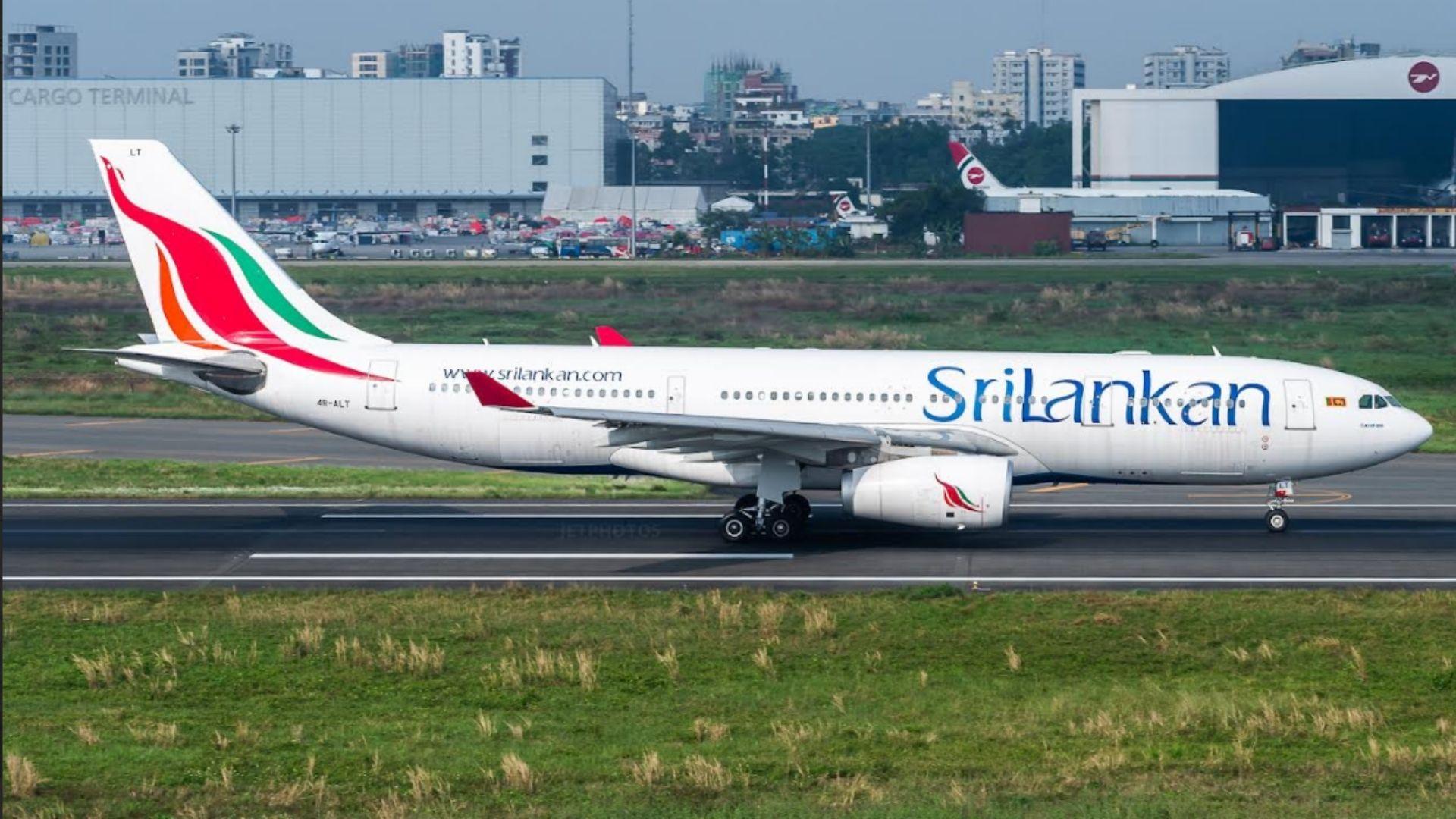 කටුනායකින් සිඩ්නි බලා පියාසර කරමින් තිබූ ගුවන් යානයකට අකුණු ප්‍රහාරයක් – ගුවන් යානයේ සිටි මගීන්ට වෙච්ච දේ