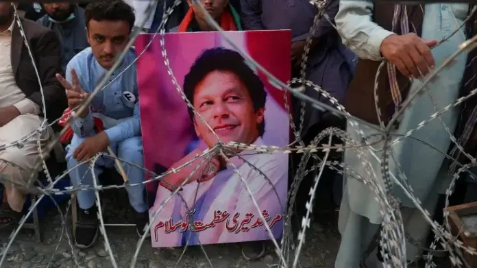 Ex-cricket captains urge ‘proper medical care’ for Imran Khan