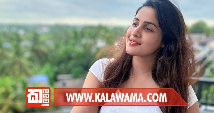 එයාගෙ වයිෆ් කියලා මට විශේෂයක් දක්වන්නෙ නෑ
