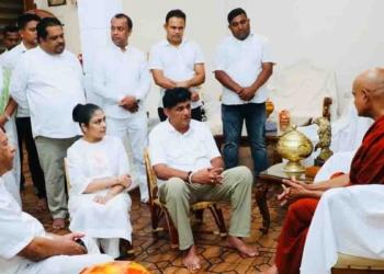 නැතිවෙච්ච ඩොලර් ලක්ෂ 2.5 ගැන ඇමැති අනිල් ජයන්ත එකක් කියනවා! මුදල් අමාත්‍යංශ ලේකම් හර්ෂණ සූරියප්පෙරුම තව එකක් කියනවා! ඇත්ත කතාව මොකද්ද? VIDEO & PHOTOS I Sri Lanka Latest News