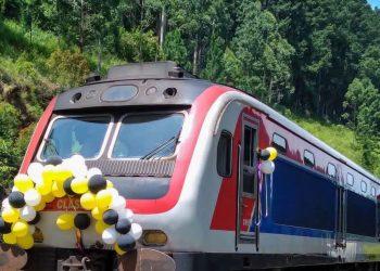 දිට්වා සුළි කුණාටුවේ බාධා බිඳලමින් මාස 7කට පසු නානුඔය – බදුල්ල අතර ‘පොඩි මැණිකේ’ සුබ මොහොතින් ගමන් අරඹයි!
