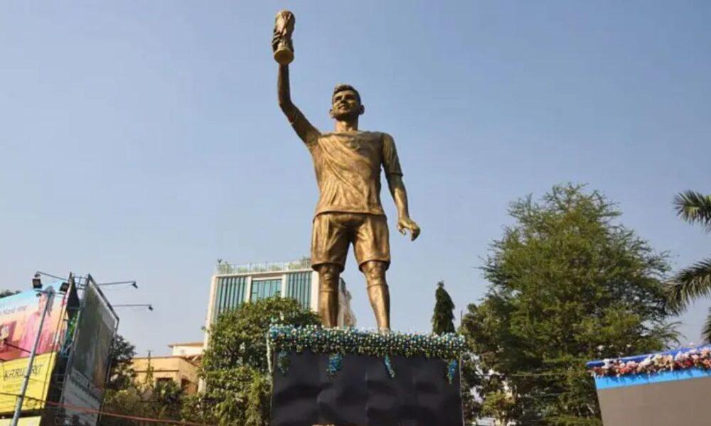 මෙසීගේ යෝධ ප්රතිමාව ඉවත් කිරීමට පියවර