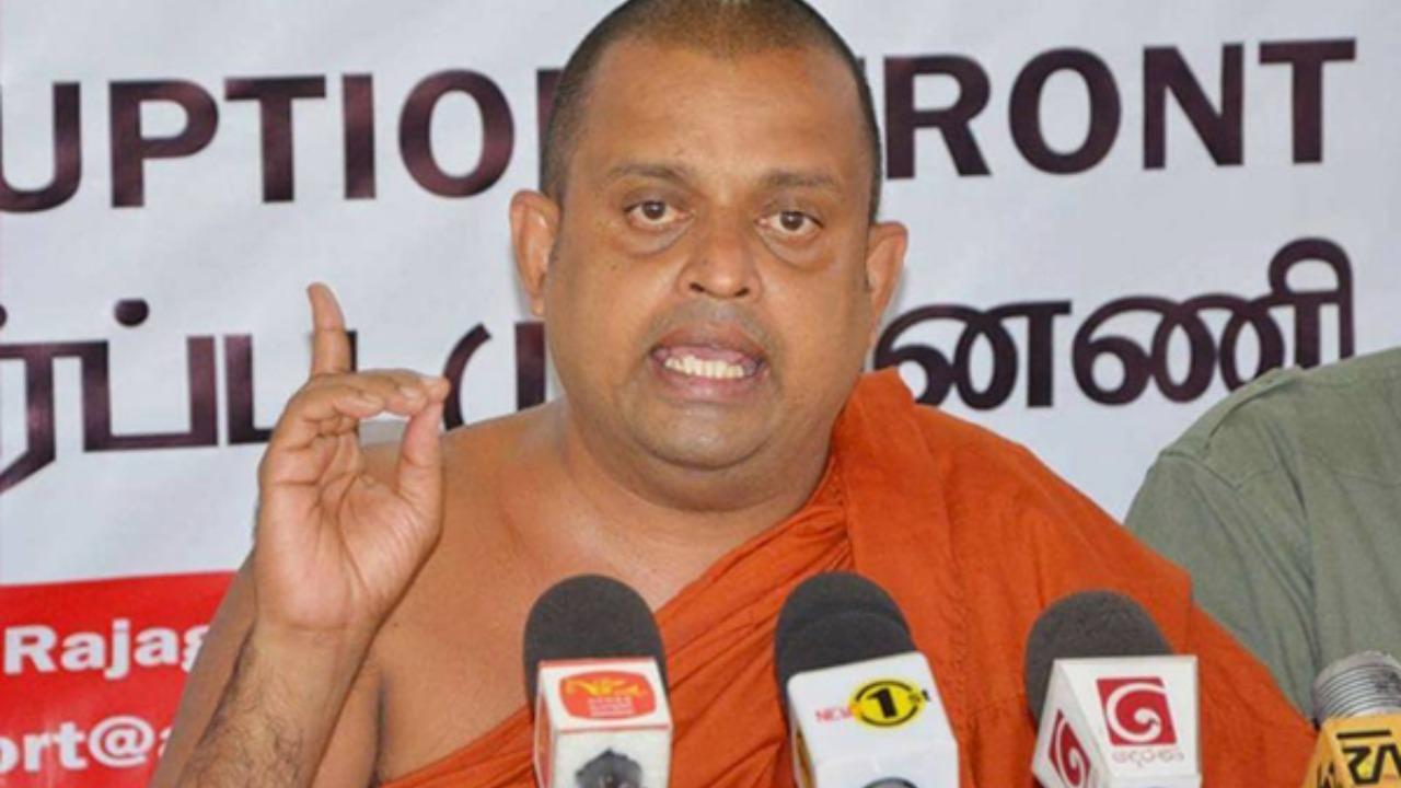 සිවුරට අපහාස කරන ආණ්ඩුවේ සිවුරේ හැංගිලා පණ බේරගත් හීරළු මැති ඇමතිලා පනහක් ඉන්නවා…! – උලපනේ සුමංගල හිමි
