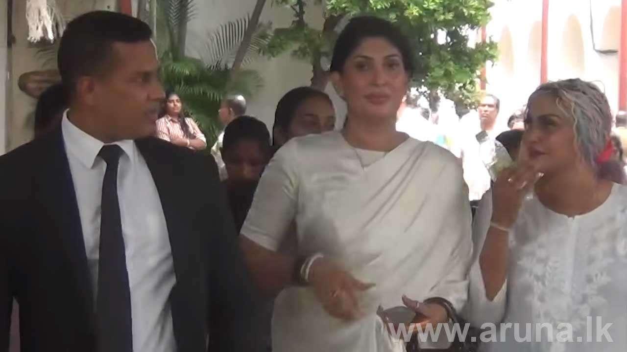 පුෂ්පිකාගේ කිරුළ ඉවත්කර පහරදීමේ සිද්ධියේ විත්තිකාරියන් නිදොස් කොට නිදහස්