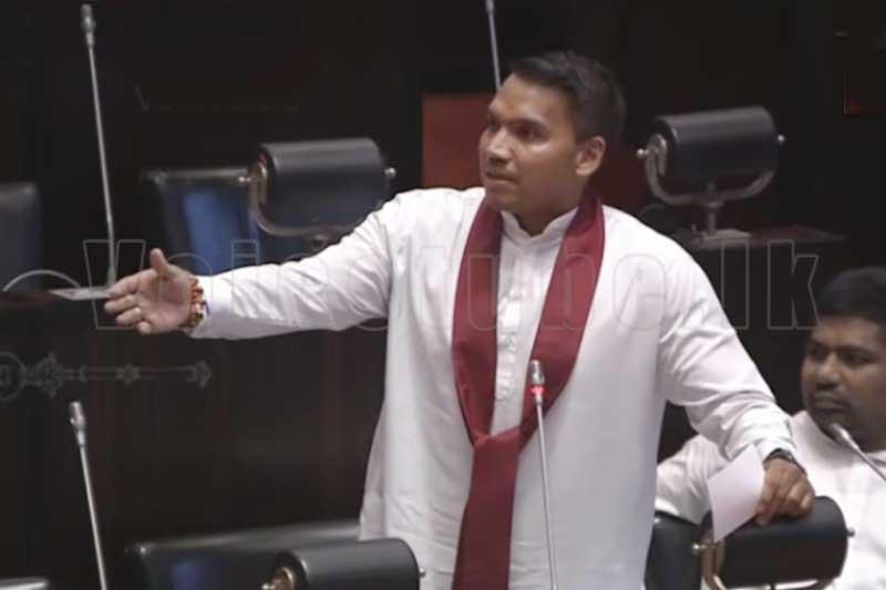 'මම වගකීම භාරගන්නවා, පස්සේ බලාගන්නම්’ කියා ඇමතිට ඇඟ බේරගන්න බෑ! - මීගමුවේ මිනී 27ක් තියාගෙන සෝෂල් මීඩියා බලන ආණ්ඩුවට නාමල්ගෙන් දරුණු ප්රහාරයක්
